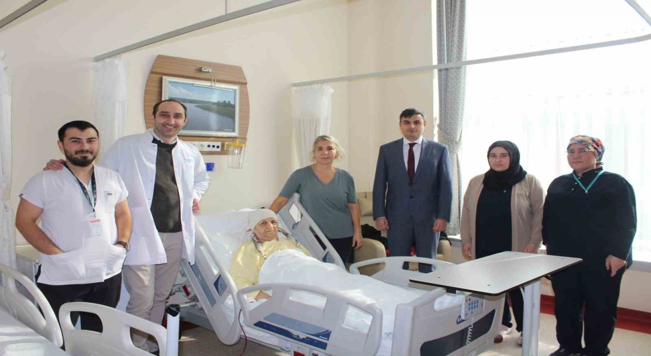 Karasuda bir ilk: 81 yaşındaki meme kanseri kadın, cerrahi operasyonla sağlığına kavuştu