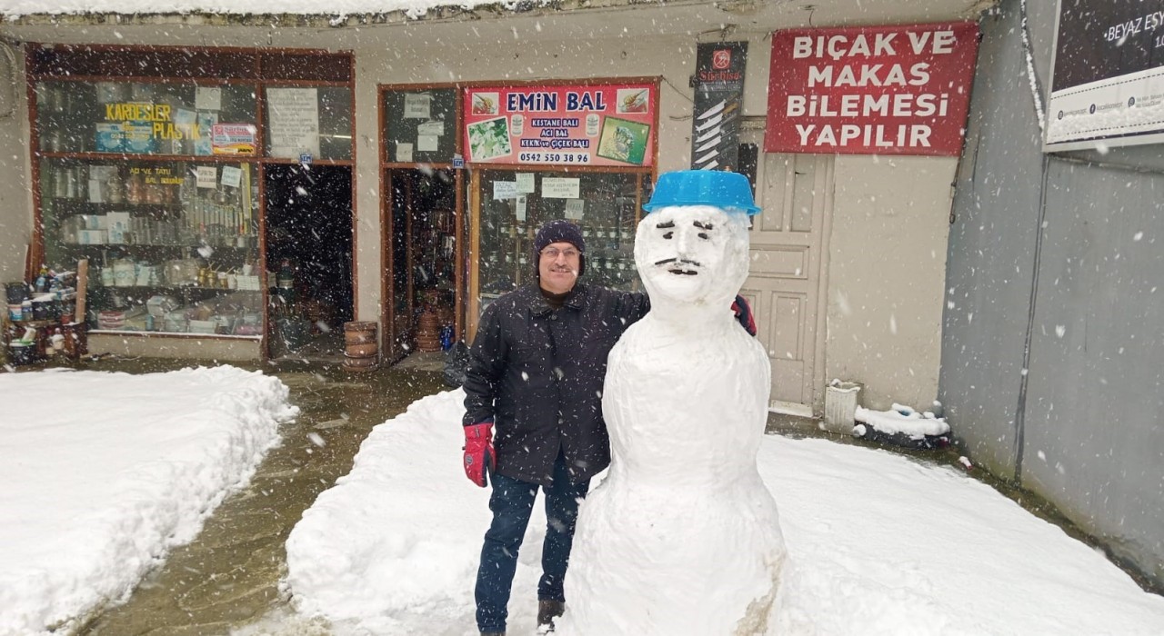Karın tadını müşteri bulamayan esnaf çıkardı