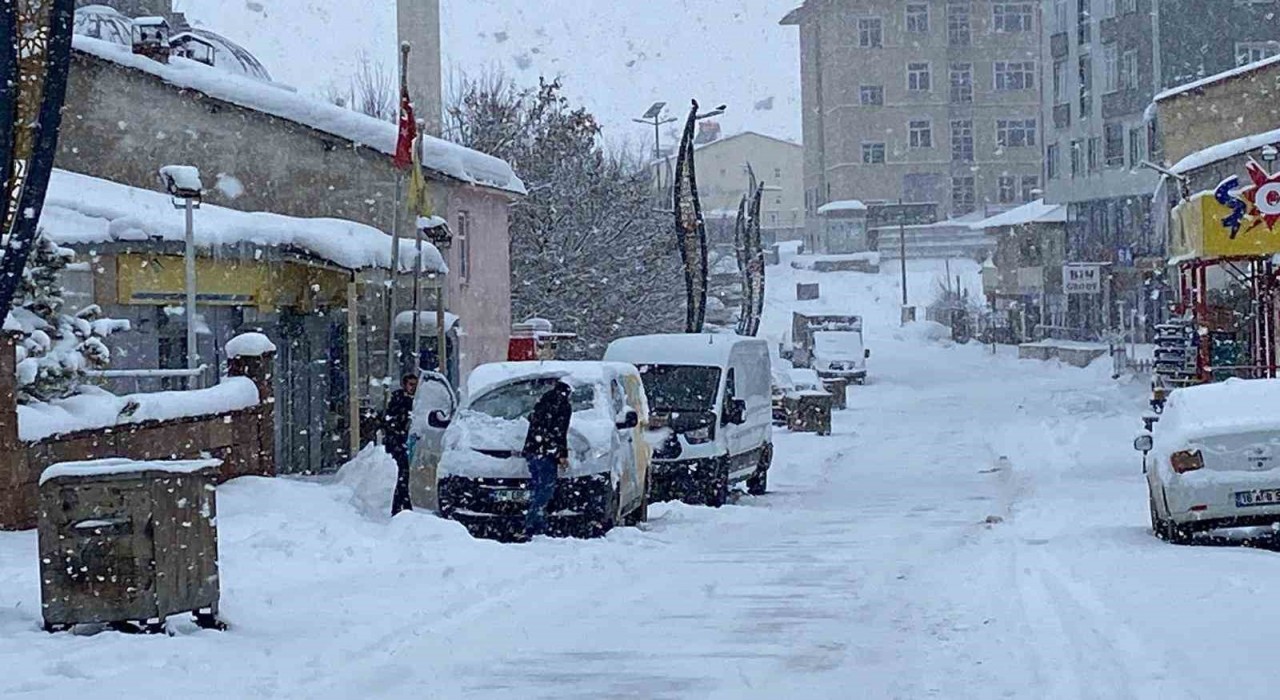 Karlıovada 20 köy yolu ulaşıma kapandı
