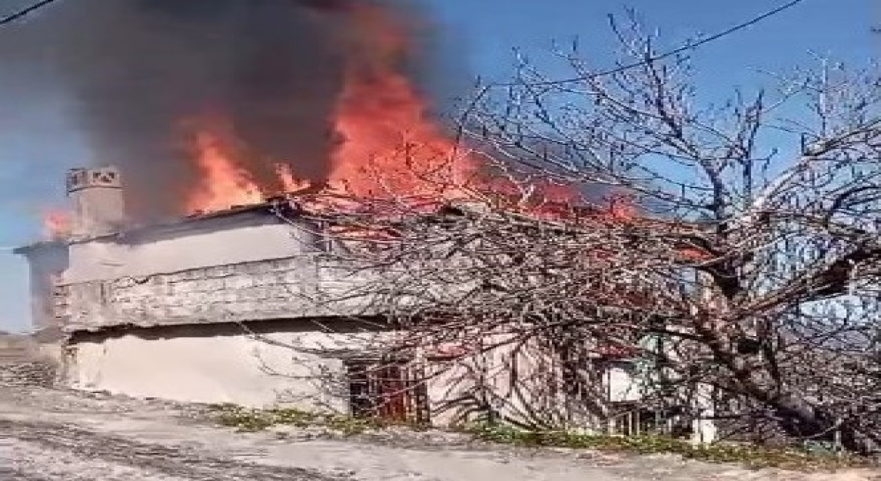 Karpuzluda ev yangını