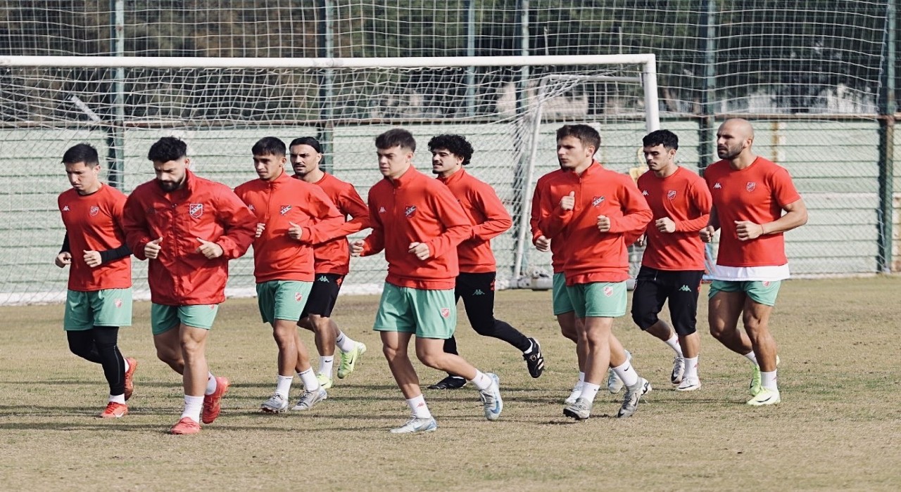 Karşıyakada futbolcular antrenmana çıkmadı