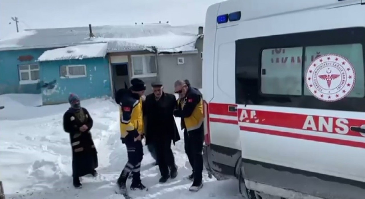Karsta ekipler 68 yaşındaki hasta için seferber oldu