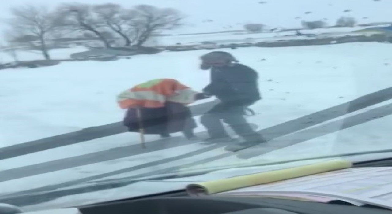 Karsta hasta kadın, sağlık ve özel idare ekiplerince kurtarıldı