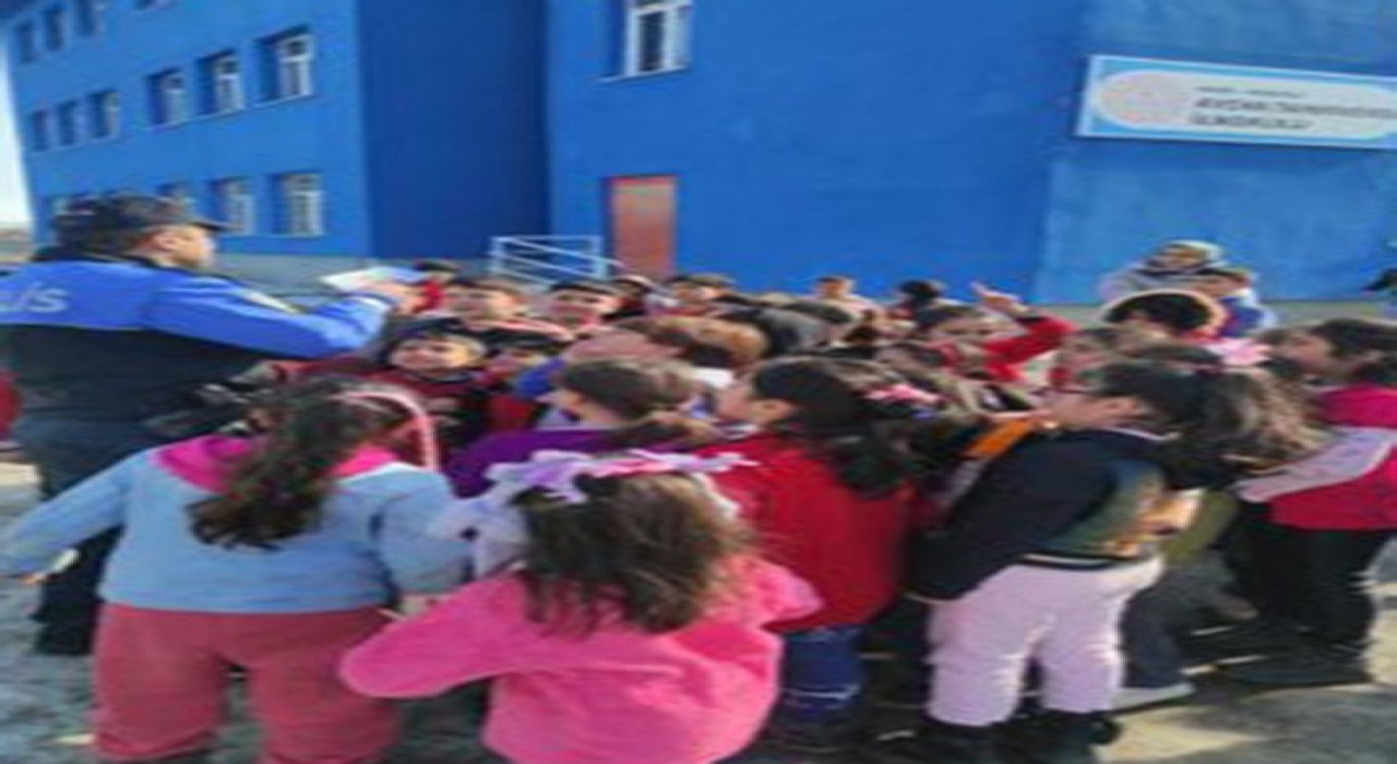 Karsta öğrencilere asayiş ve güvenlik eğitimi verildi