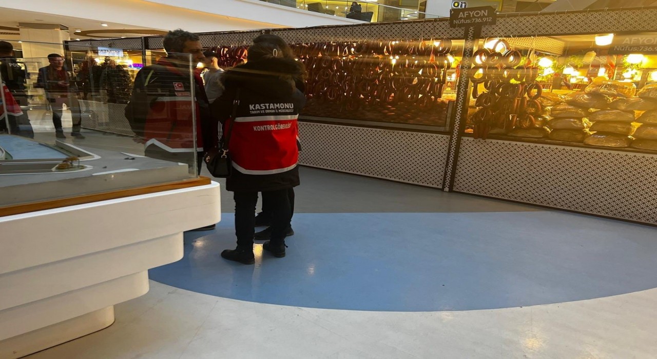 Kastamonuda alışveriş merkezinde satılan 500 kilo sucuğa el konuldu
