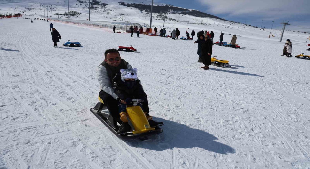 Kayak severler Yıldız Dağına akın etti