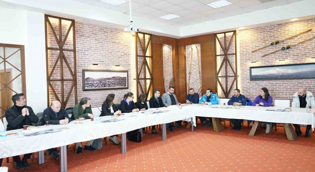 Kayseri Kent Konseyinden Erciyesin zirvesinde ‘gastronomi toplantısı