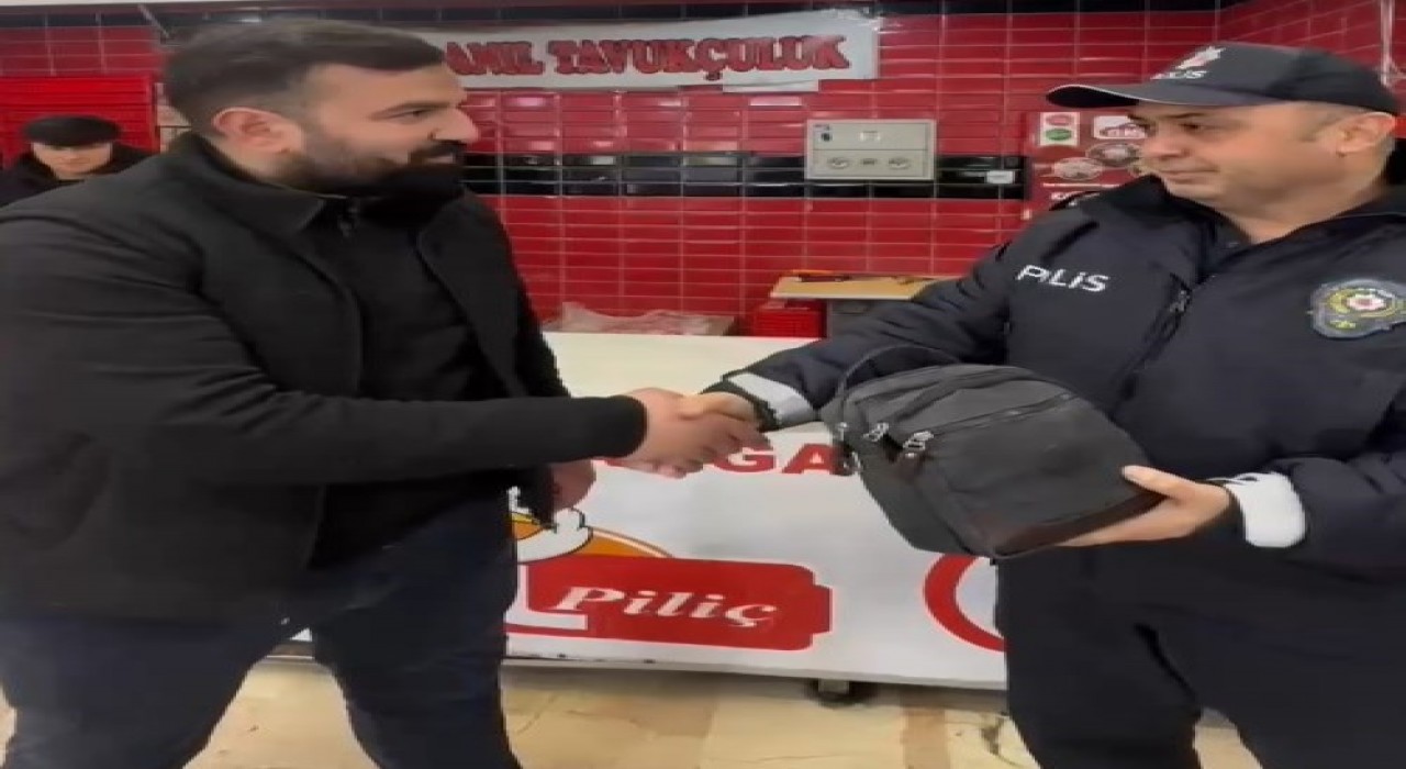 Kayseri polisi, bulduğu yüklü miktarda para dolu çantayı sahibine teslim etti