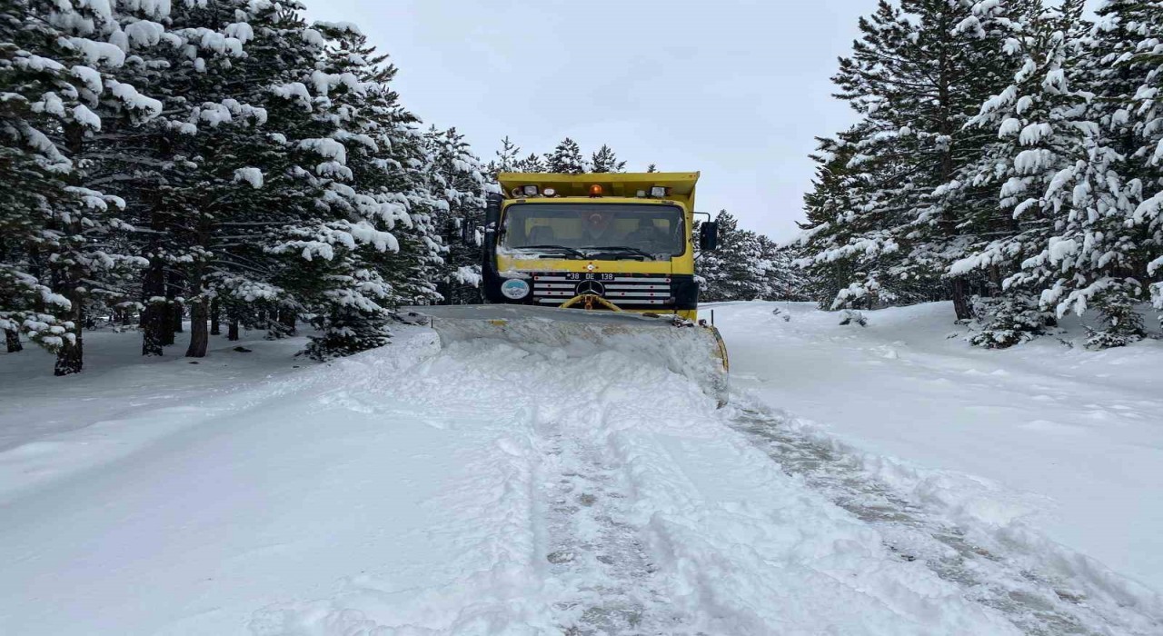 Kayseride 22 yol ulaşıma kapandı