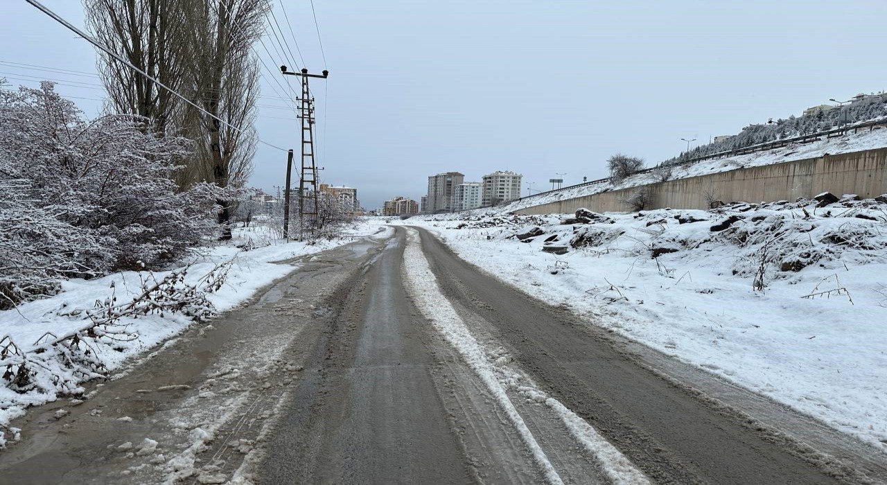 Kayseride kar yağışı etkili oldu