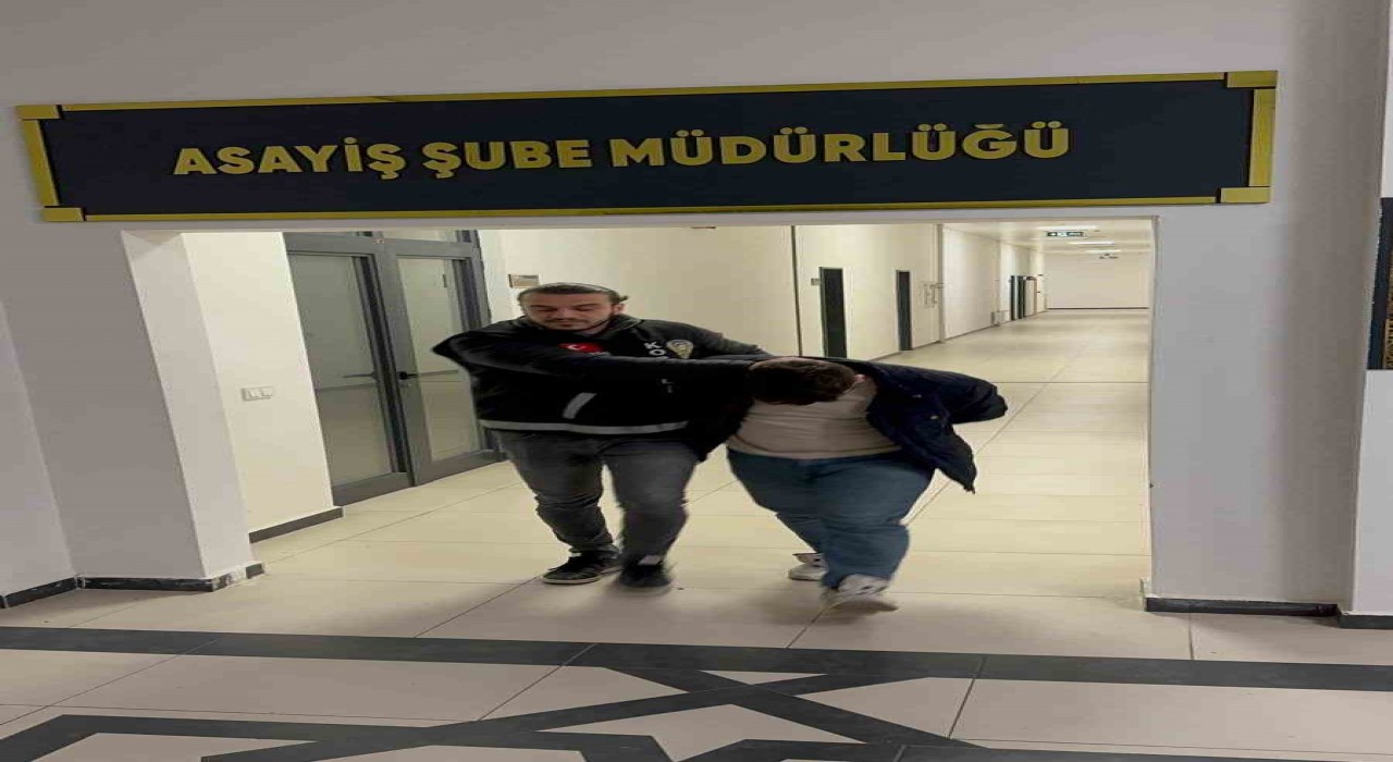 Kendilerini Polis Olarak Tanıtan 2 Dolandırıcı Yakalandı