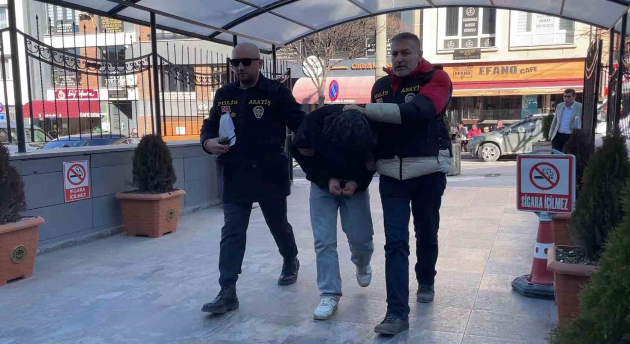 Kendini polis olarak tanıtıp Adınız FETÖye karıştı diyerek 2 milyon TL dolandıran şahıs tutuklandı