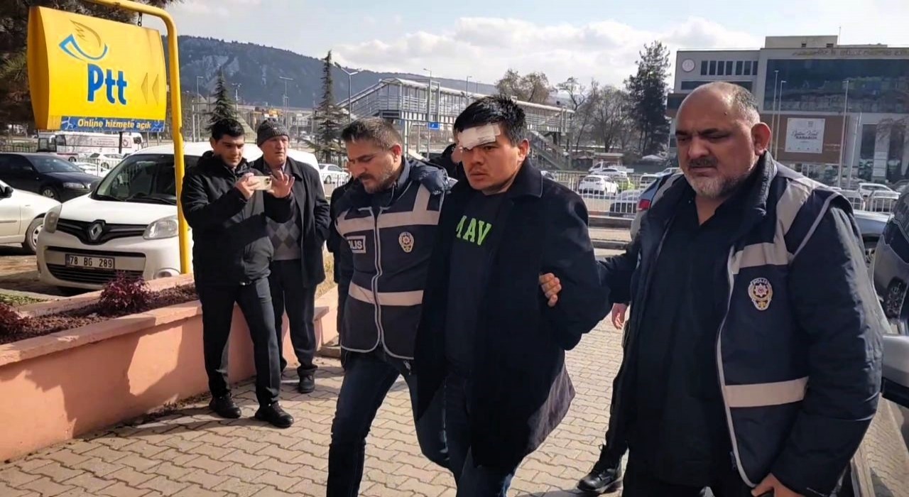 Kendisine şeytanı musalat ettiklerini söyleyerek kardeşi ve yengesini öldürdü