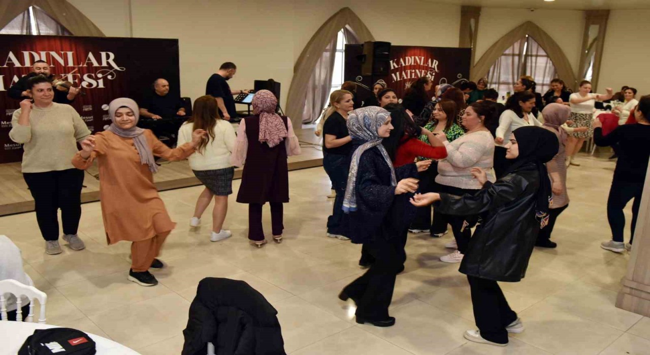 Kepezli kadınlar gönüllerince eğlendi