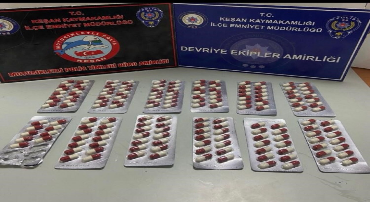 Keşanda polisin durdurduğu şüphelinin elindeki poşette 163 adet sentetik ecza çıktı