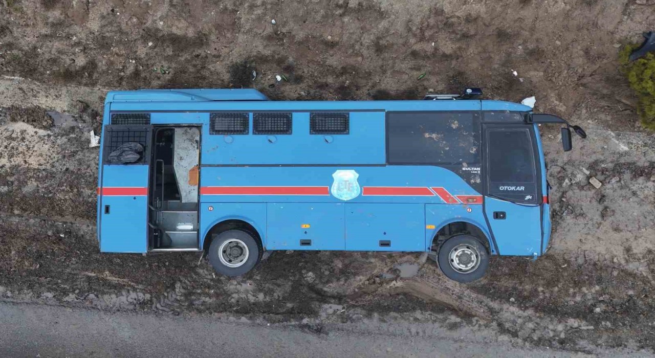 Kırıkkalede cezaevi ring aracı devrildi: 7si jandarma personeli 9 yaralı