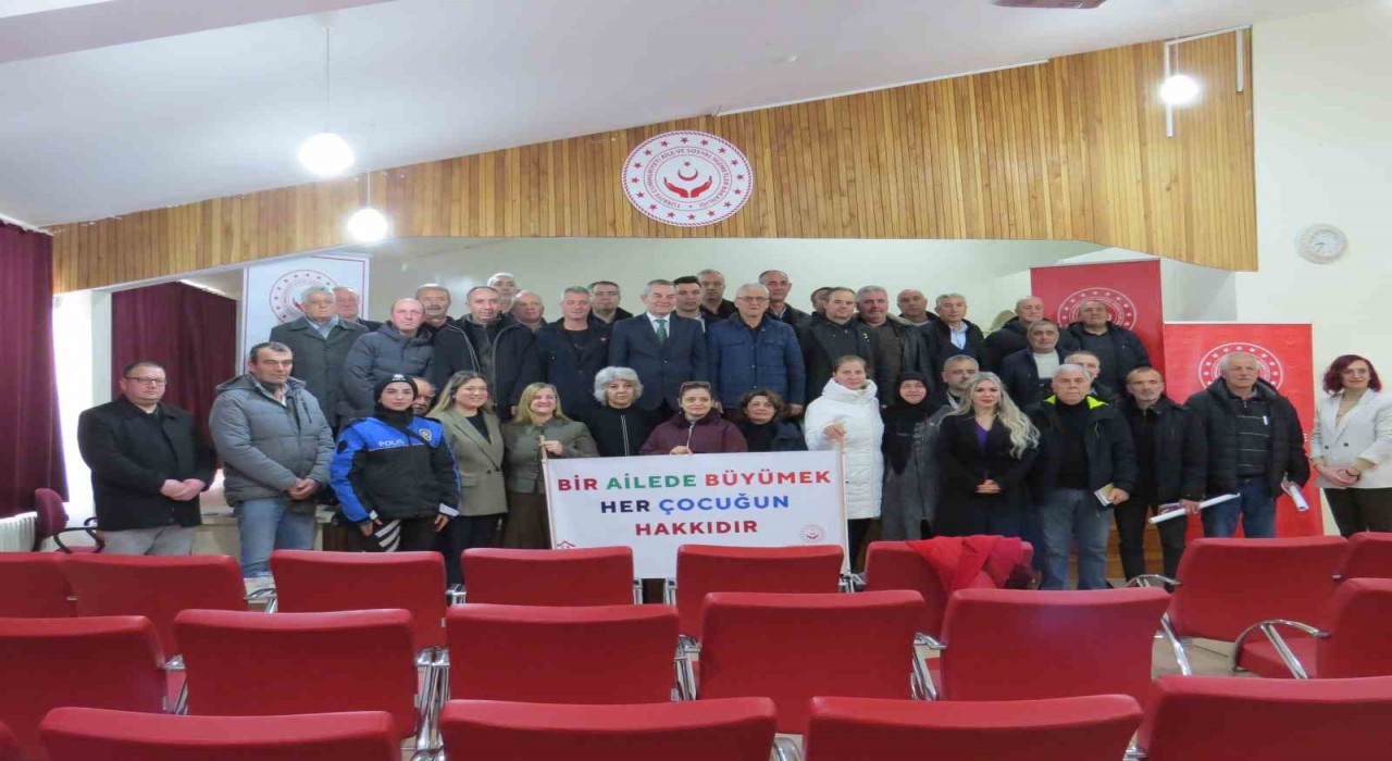 Kırklarelinde 2025 Aile Yılı dolayısıyla muhtarlara koruyucu aile ve kadına yönelik şiddetle mücadele eğitimi verildi