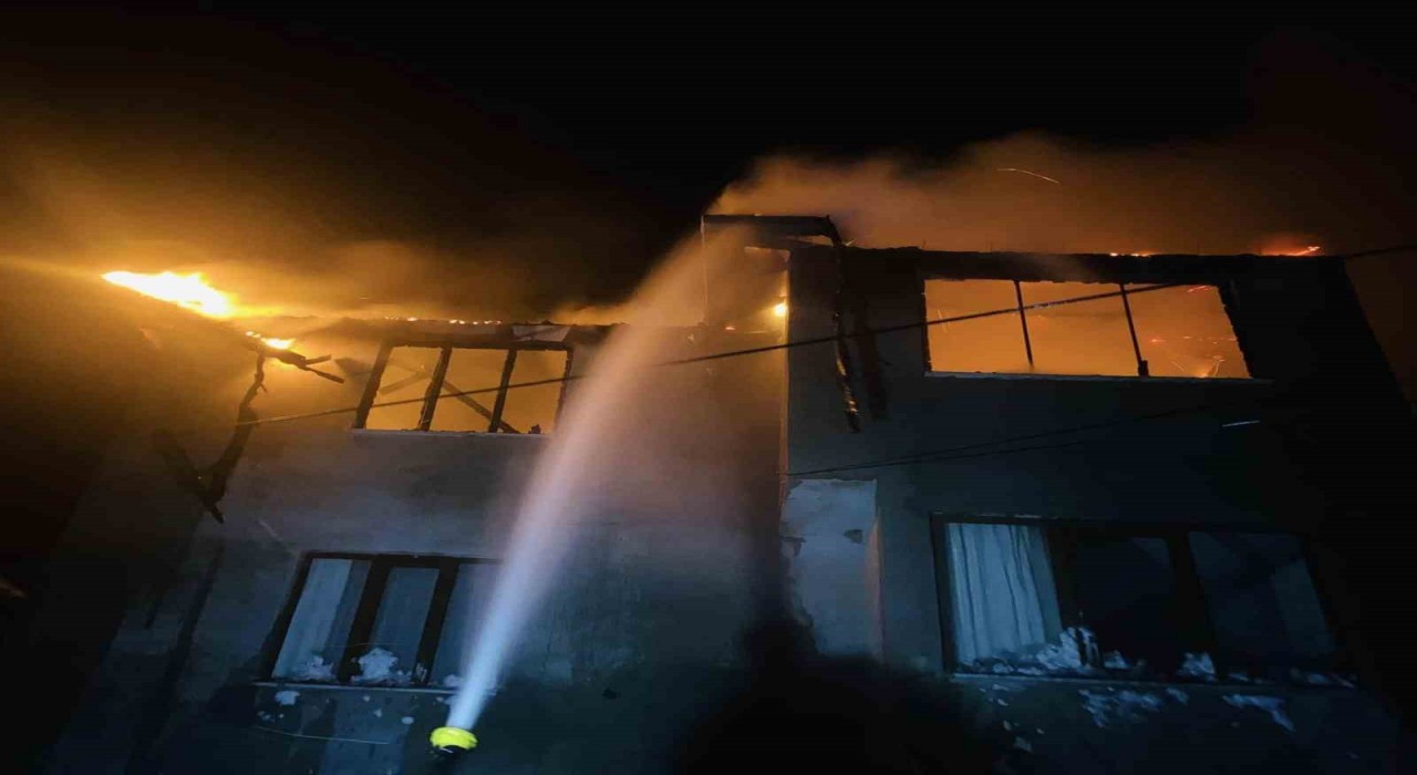 Kırklarelinde ev yangını