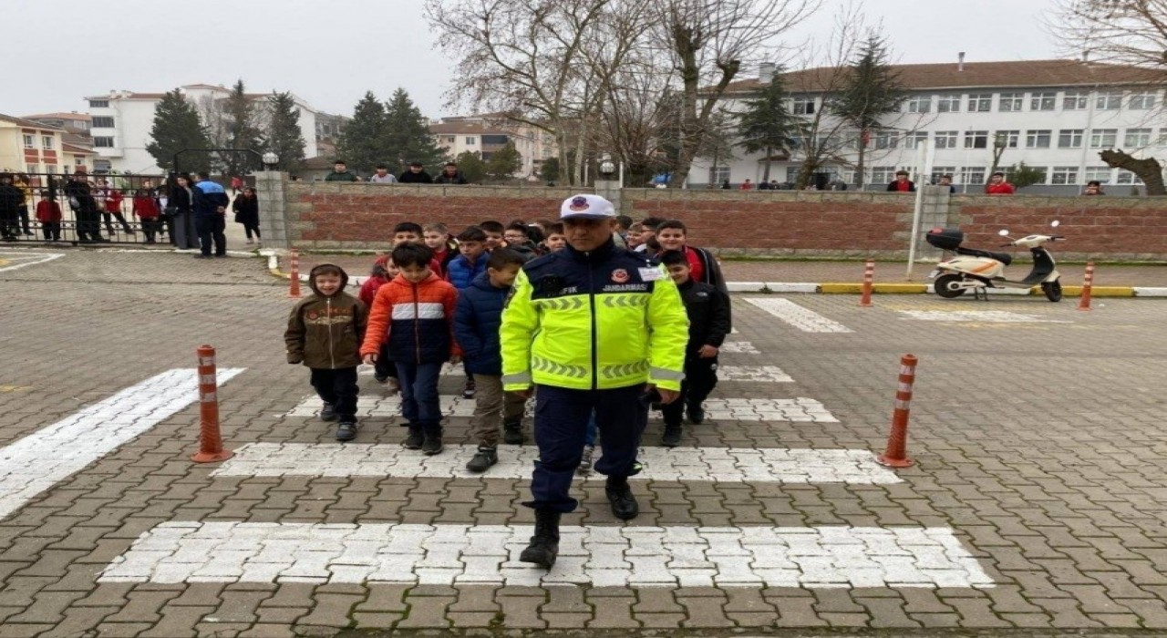 Kırklarelinde Jandarmadan yaya önceliği denetimi