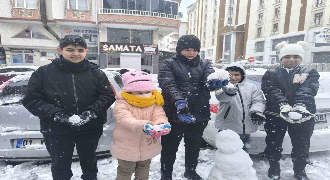 Kırşehirde okullar tatil olunca çocuklar sokaklara koştu
