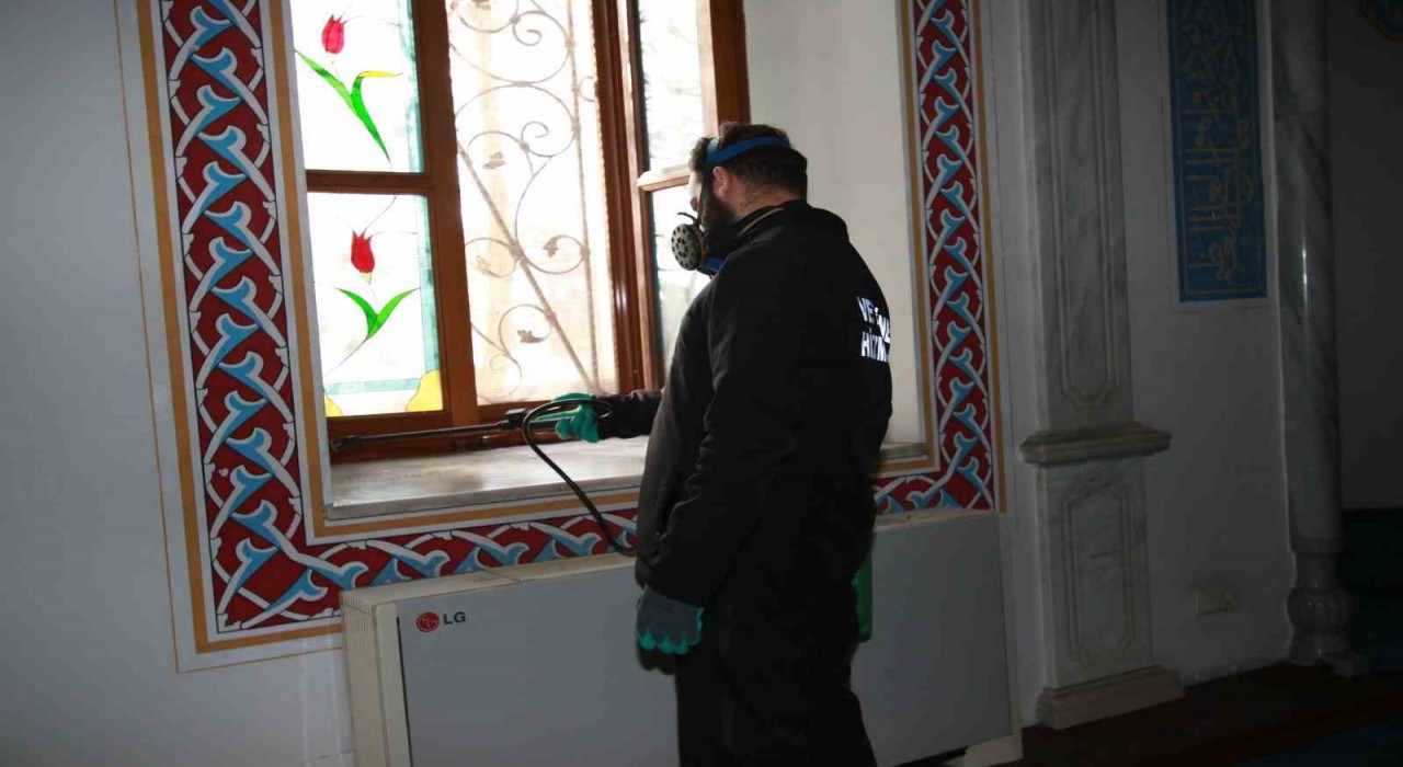 Kocaelide ibadethaneler ilaçlanıyor