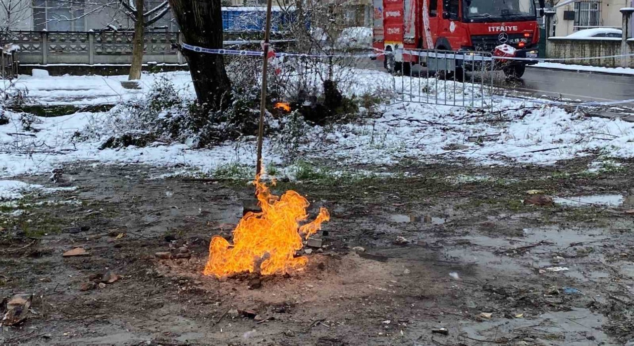 Kocaelideki metan gazı kar yağışına rağmen 4 gündür yanıyor