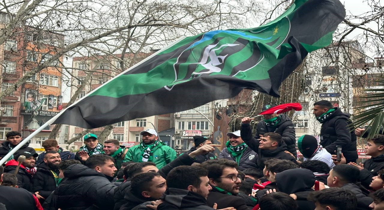 Amed Maçı Öncesi Kocaelispor Taraftarlarından Coşkulu Etkinlik