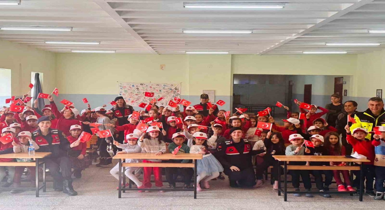 Koçarlıda jandarma ekipleri öğrencilerle buluştu