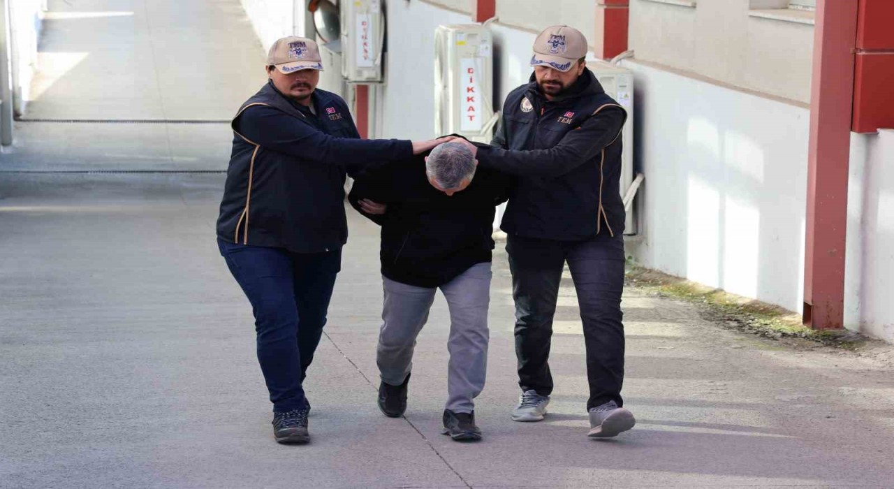 Komiserlik sınav sorularını sızdıran FETÖnün mahrem sorumlusu Adanada yakalandı