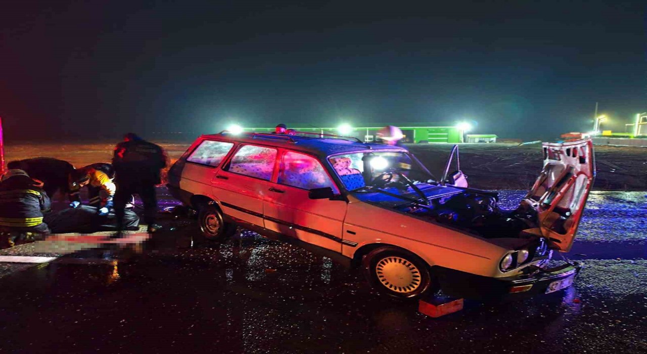 Konyada kamyona çarpan otomobilin sürücüsü öldü