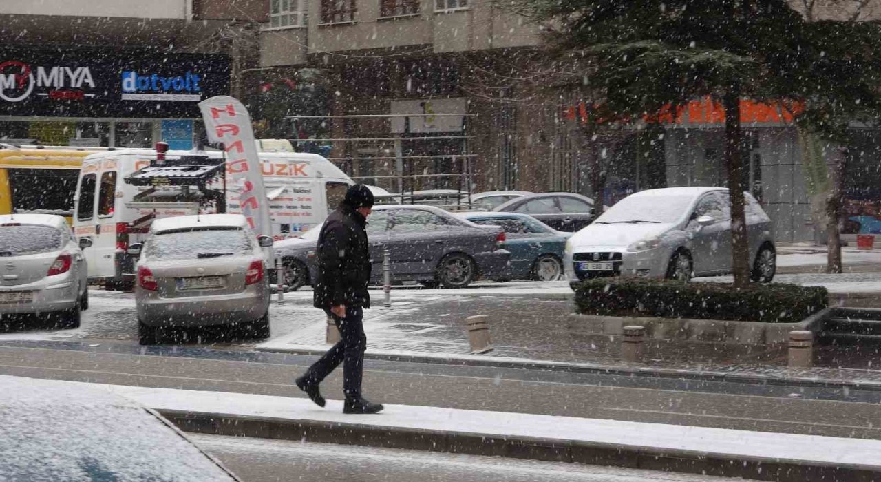 Konyada kar yağışı başladı