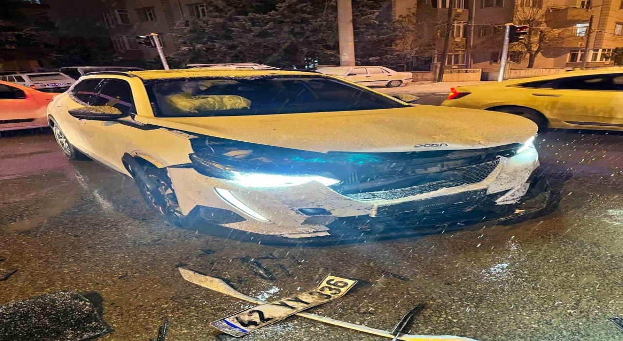 Konyada otomobiller çarpıştı: 1 yaralı