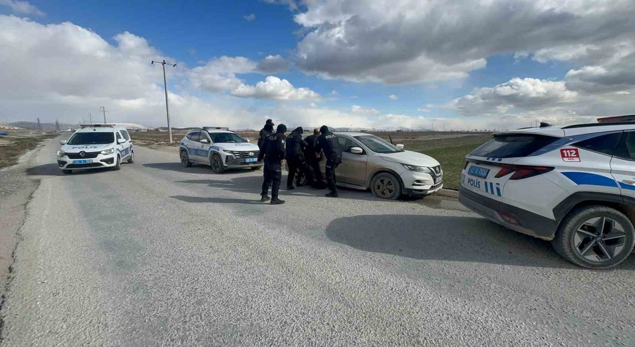 Konyada polisten kaçan şüpheli kovalamaca sonucu yakalandı
