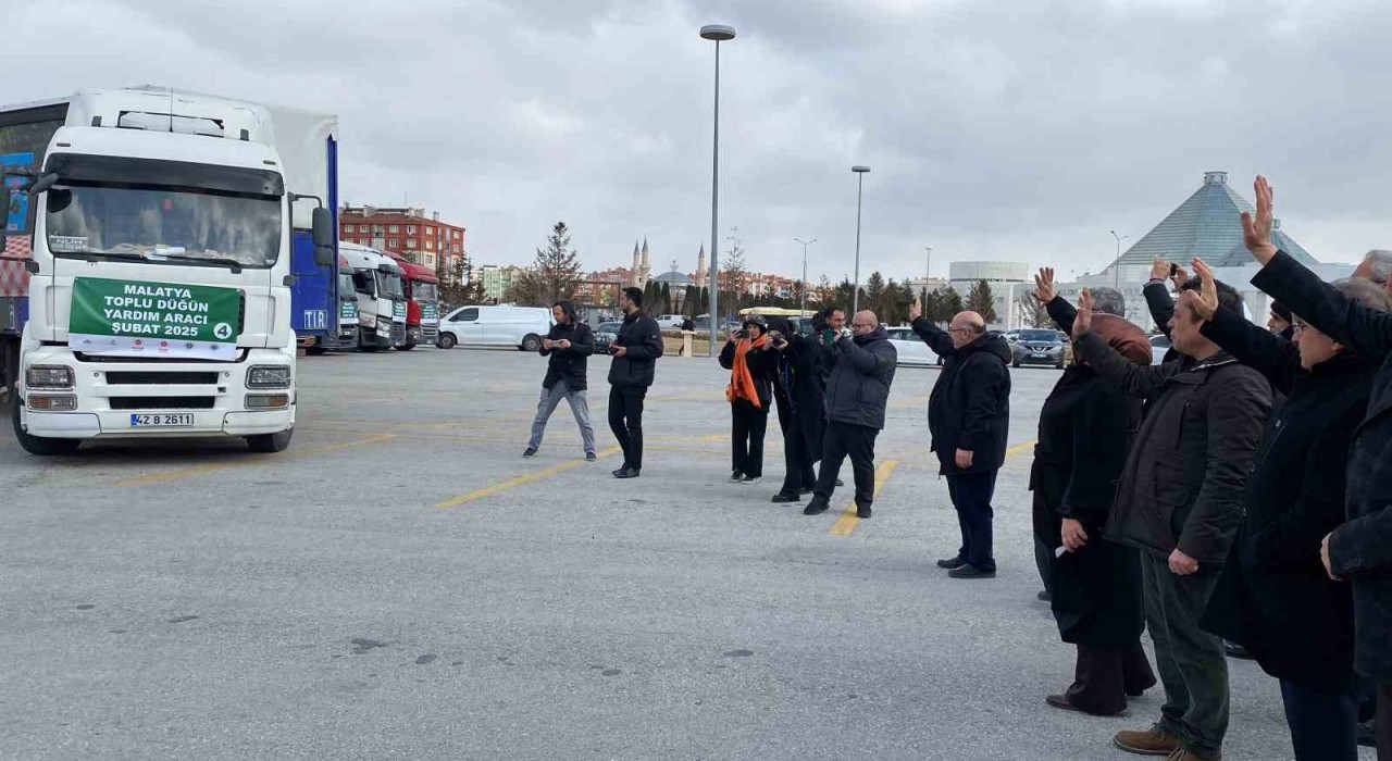 Konyadan Malatyaya 100 çiftin düğünü için çeyiz yardımları tırlarla yola çıktı
