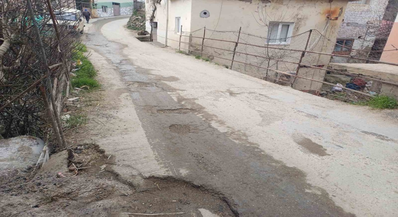 Köşk Başçayır Mahallesindeki köprü tehlike saçıyor
