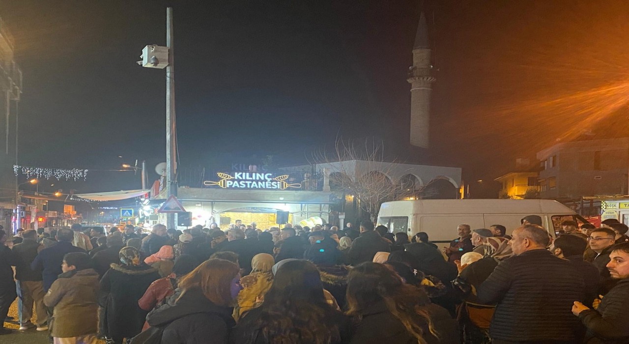 Köşkte umreciler dualarla kutsal topraklara uğurlandı