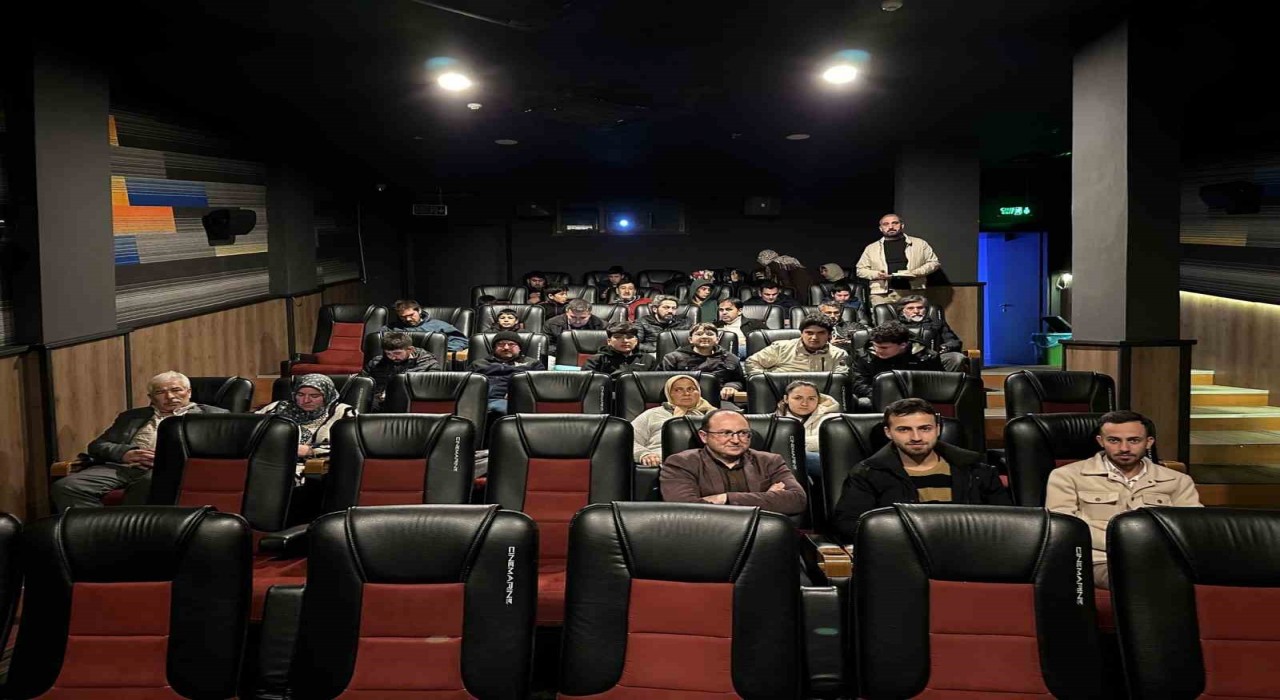 Köyceğizde ‘Hep 33 Yaşında filmi izleyicilerle buluştu