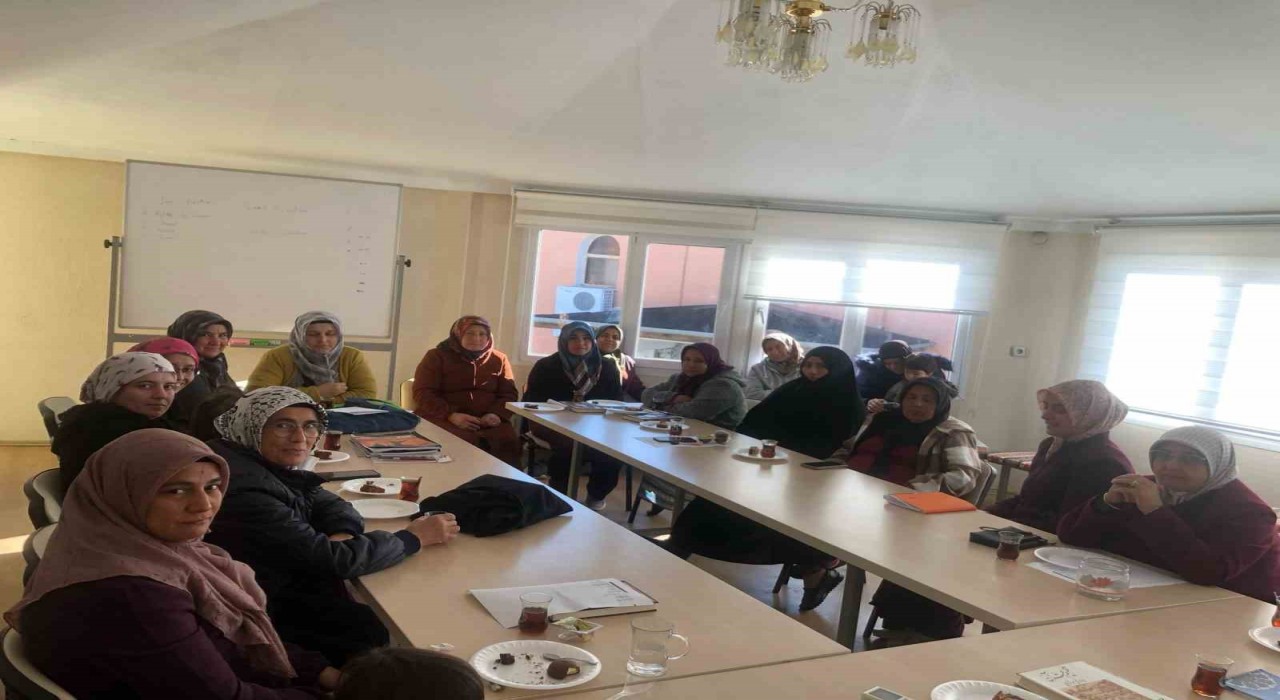 Köyceğiz’de Kadınlar İçin Tefsir Dersleri Devam Ediyor