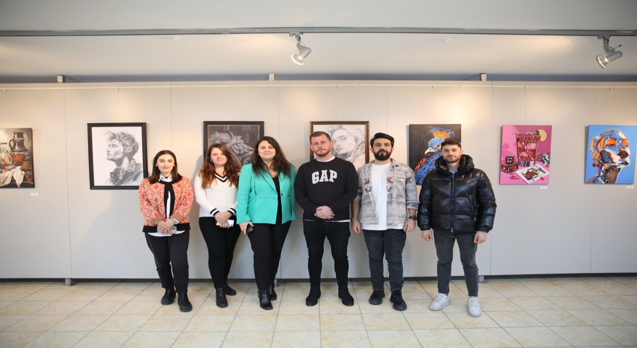 Küçükçekmecede 3 genç yetenekten ‘Ben, sen, o bir arada resim sergisi