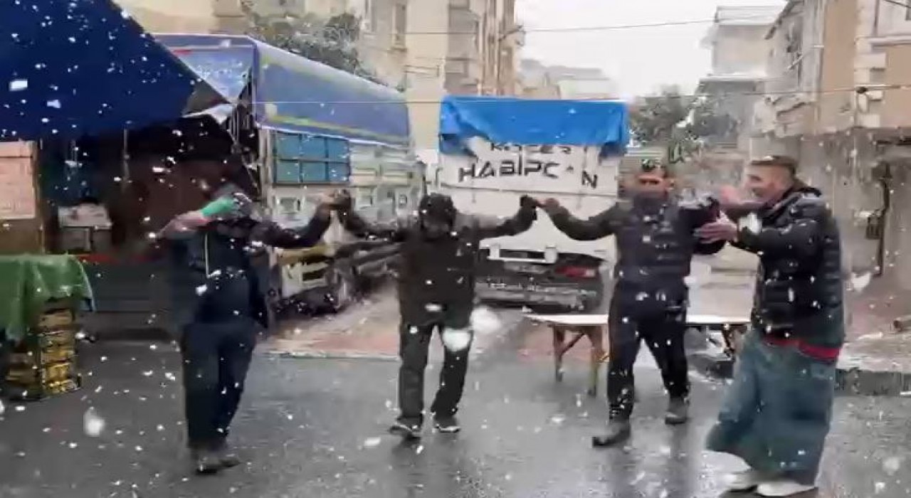 Küçükçekmecede pazarcıların kar keyfi