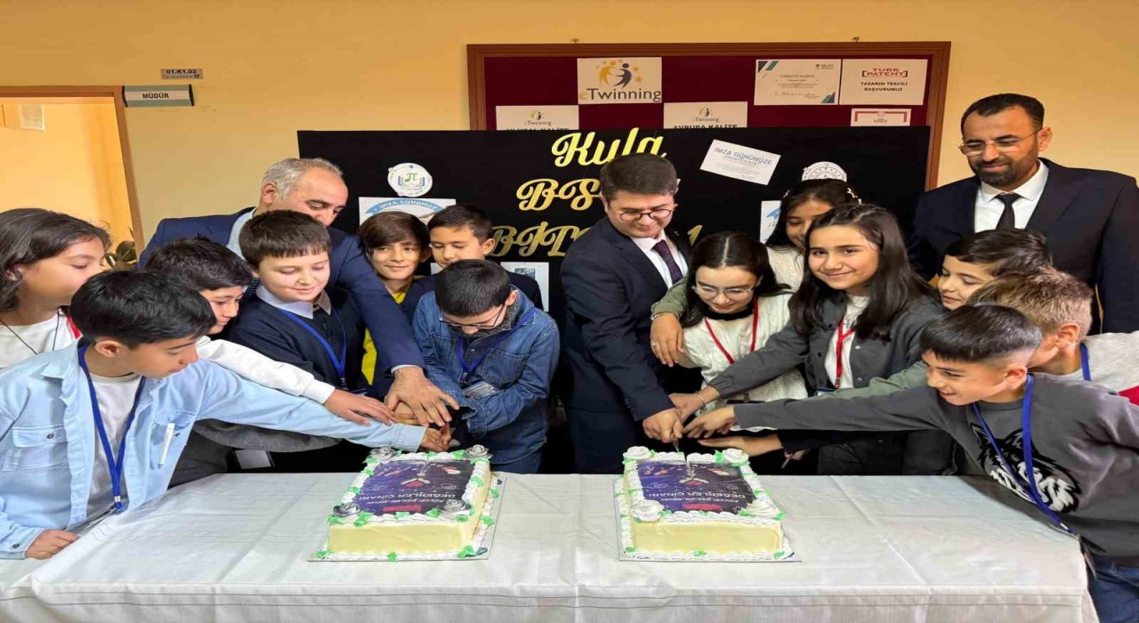 Kulada küçük yazarlar büyük bir eseri hayata geçirdi