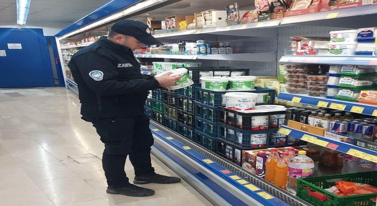 Kuluda marketlerde zabıta denetimleri sürüyor