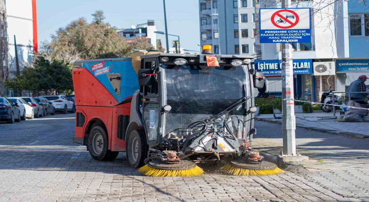 Kuşadası Belediyesinden ‘Burç Sokakta detaylı temizlik çalışması