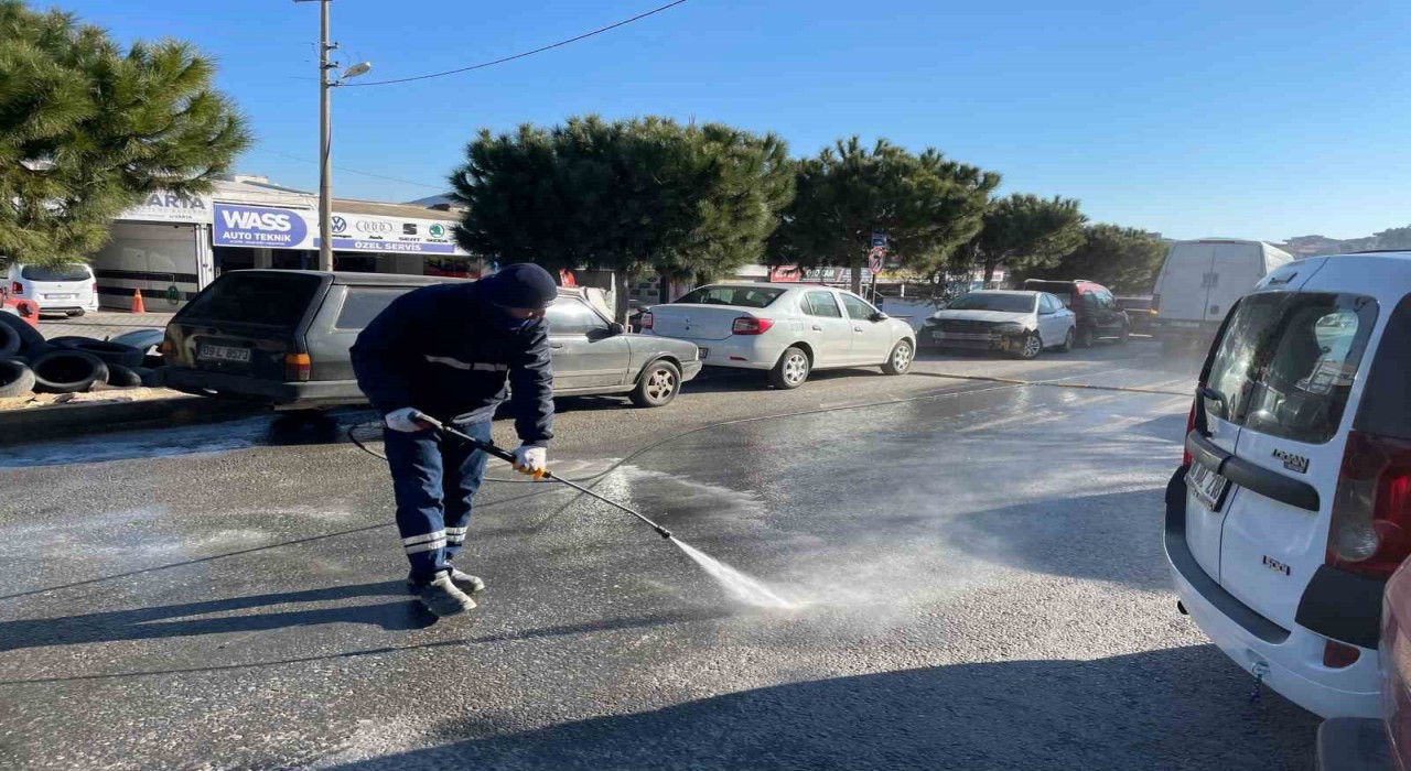 Kuşadası Sanayi Sitesinde temizlik mesaisi