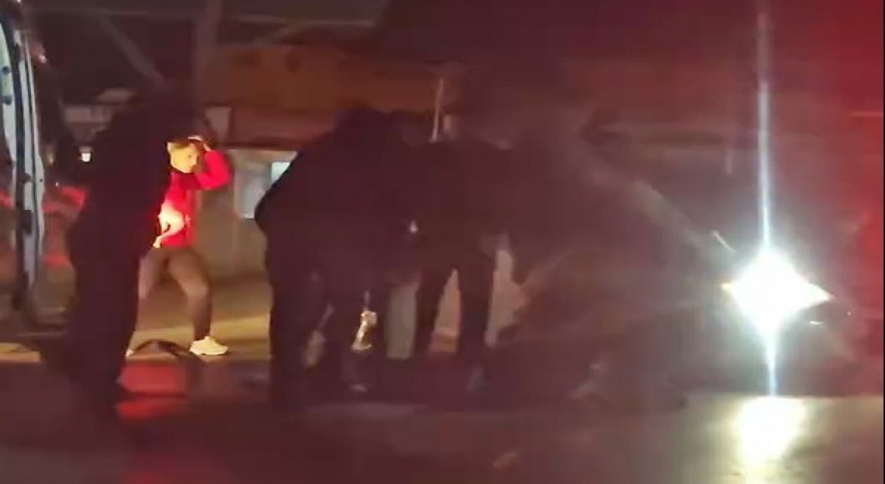 Kuşadasında motosiklet ile otomobil çarpıştı: 1 ölü, 1 ağır yaralı