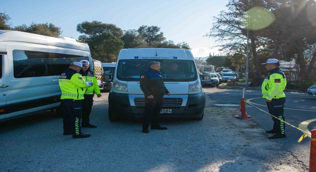 Kuşadasında okul servisleri denetimden geçti