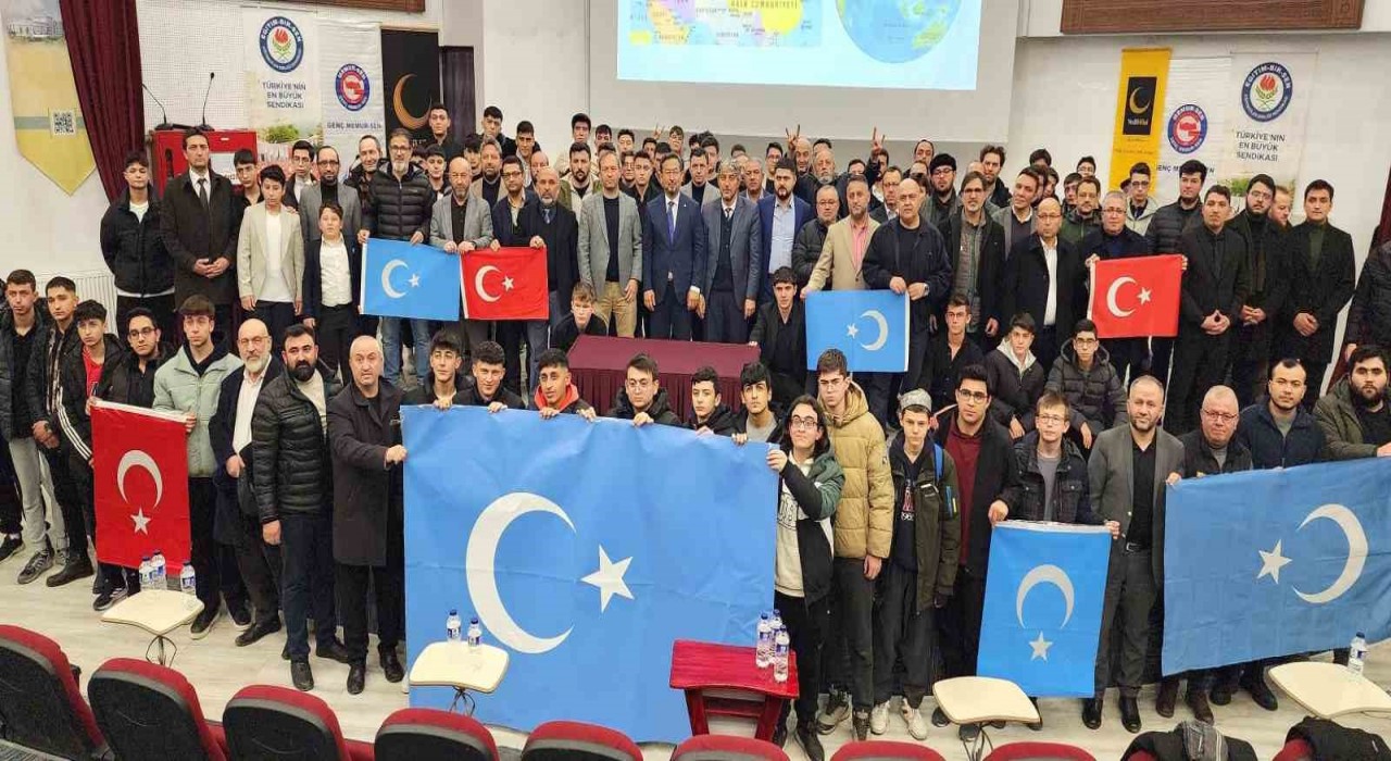 Kütahyada Geçmişten Günümüze Doğu Türkistan konulu konferans