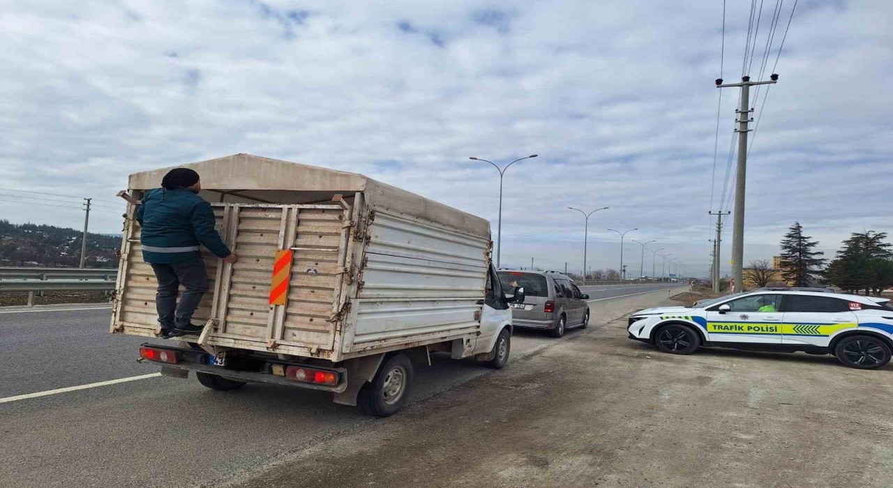 Kütahyada hayvan hareketleri yol kontrolleri