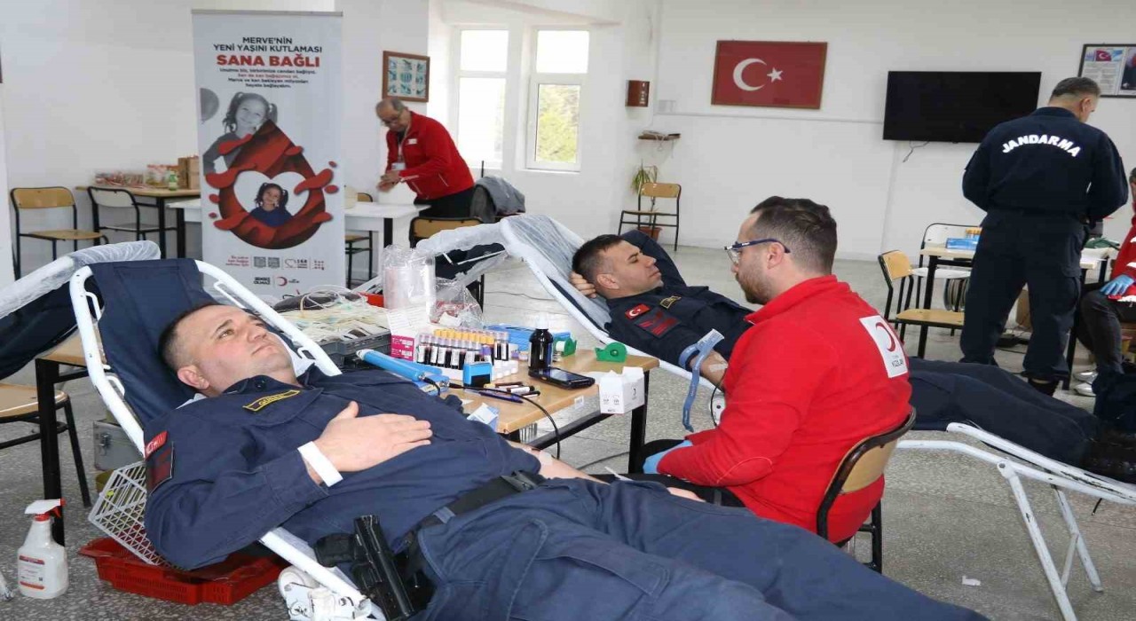 Kütahyada jandarmadan Kızılaya kan bağışı