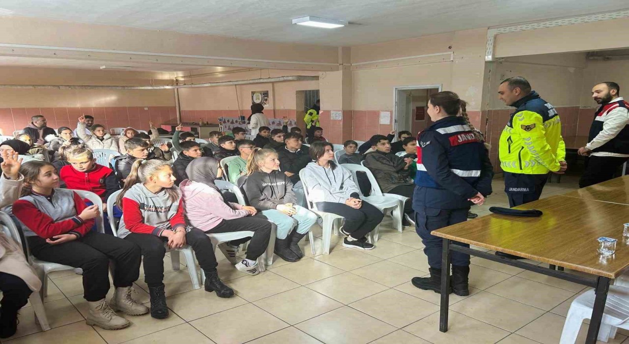 Kütahyada jandarmadan öğrencilere eğitim